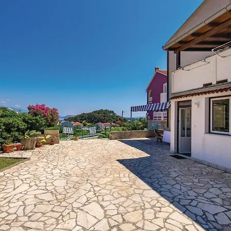 Awesome Apartment In Mundanije With 3 Bedrooms And Wifi Apartman Mundanije
