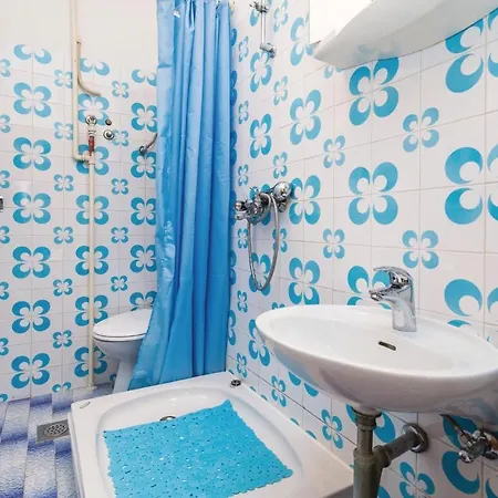 Awesome Apartment In Mundanije With 3 Bedrooms And Wifi