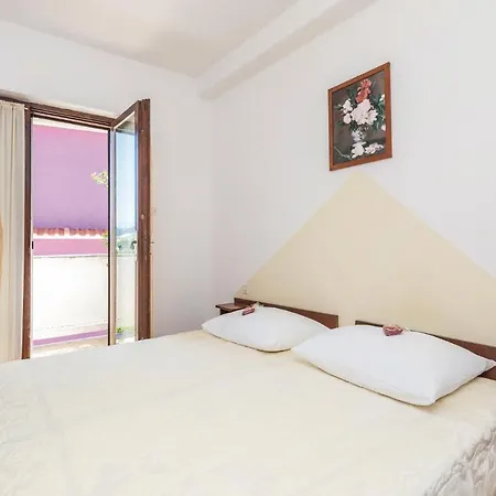 Awesome Apartment In Mundanije With 3 Bedrooms And Wifi Mundanije