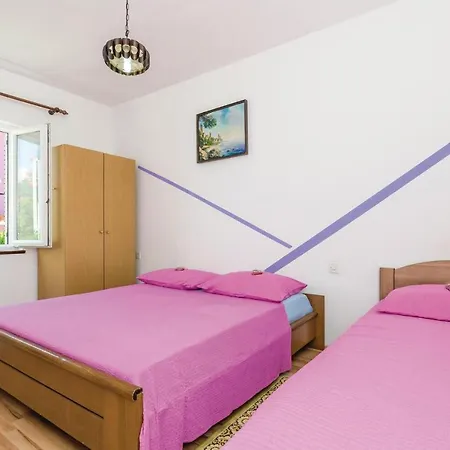 Awesome Apartment In Mundanije With 3 Bedrooms And Wifi Apartman *
