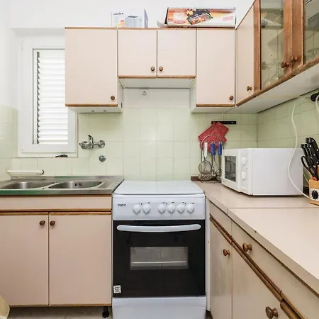 Awesome Apartment In Mundanije With 3 Bedrooms And Wifi Apartman