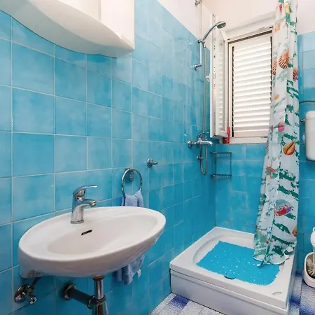 Apartman Awesome Apartment In Mundanije With 3 Bedrooms And Wifi Mundanije