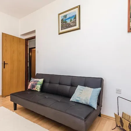 Awesome Apartment In Mundanije With 3 Bedrooms And Wifi Apartman *